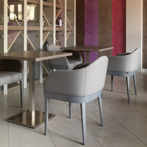 Tavolo bar con base in acciaio inox modello Priscilla