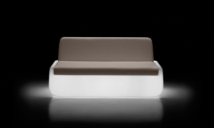 Divano luminoso da esterno modello Bold