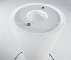 Tavolo in polietilene con piano in laminato