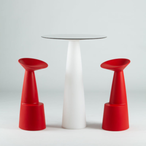 Tavolo in polietilene con piano in laminato