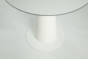 Tavolo in polietilene con piano in laminato