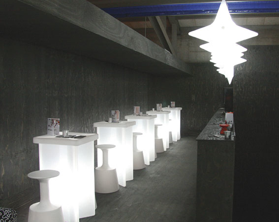 Tavolo Snack luminoso in plastica modello X2