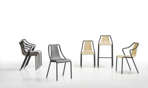 Sgabello a quattro gambe ola colore legno