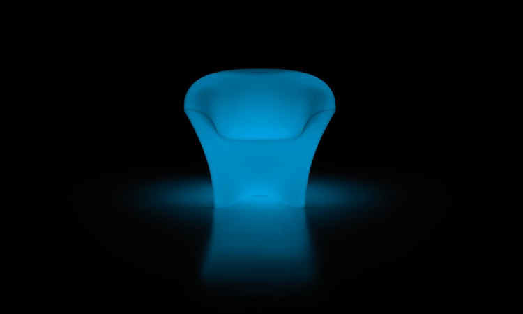 Poltrona Ohla, per spazi interni e esterni versione luminosa