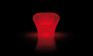 Poltrona Ohla, per spazi interni e esterni versione luminosa