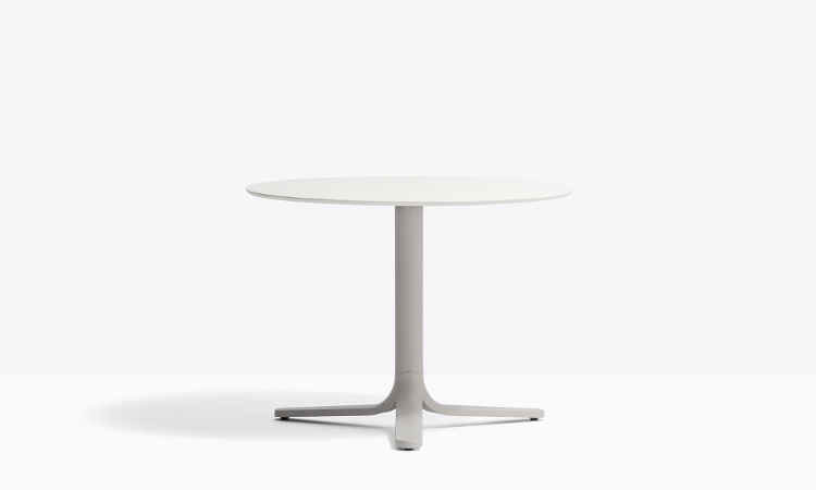 Tavolo bar con base centrale modello Fluxo