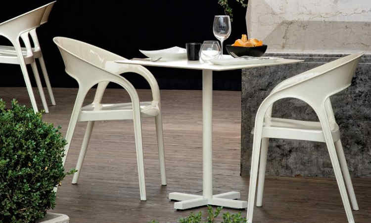 Poltroncina moderna per l’arredo ristorante modello Gossip