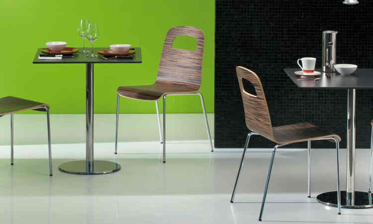 Sedia impilabile per l’arredo ristorante modello Trend
