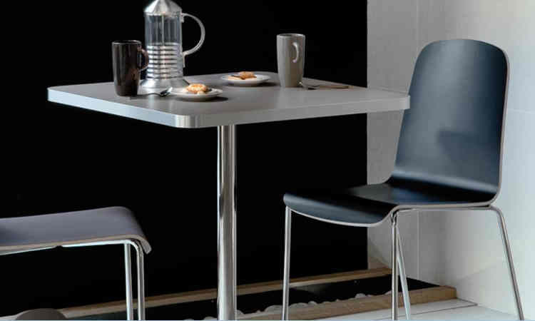 Sedia impilabile per l’arredo ristorante modello Trend