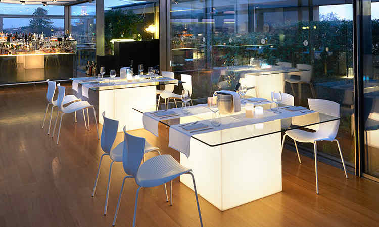Tavolo ristorante luminoso modello Square
