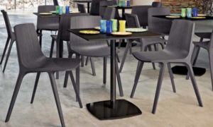 Bombè Table, tavolo a gamba singola per spazi interni ed esterni