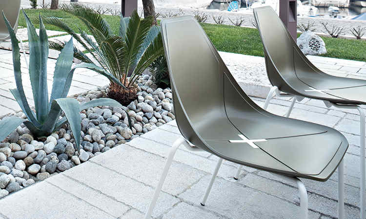 Sedia X Chair per ambienti interni ed esterni