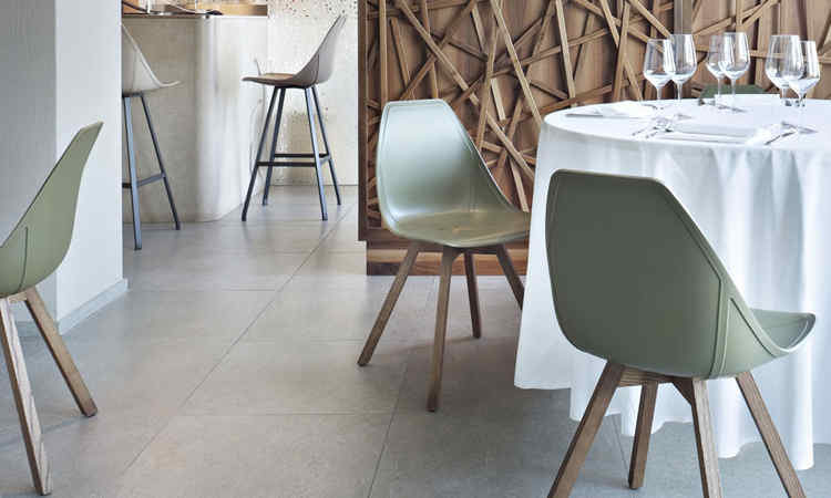 Sedia X Chair per ambienti interni ed esterni