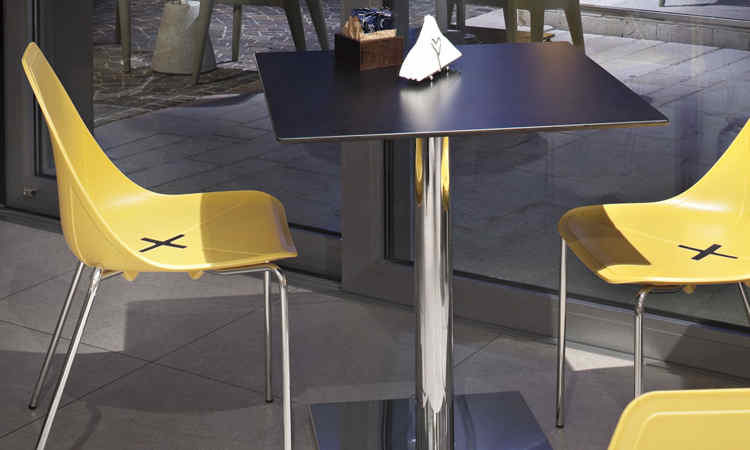Sedia X Chair per ambienti interni ed esterni