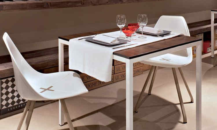 Sedia X Chair per ambienti interni ed esterni
