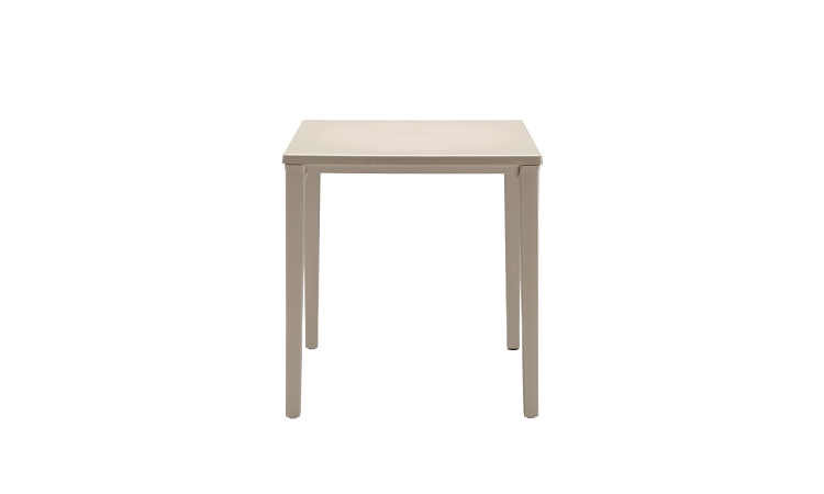 Timo, tavolo a 4 gambe per l’arredo contract