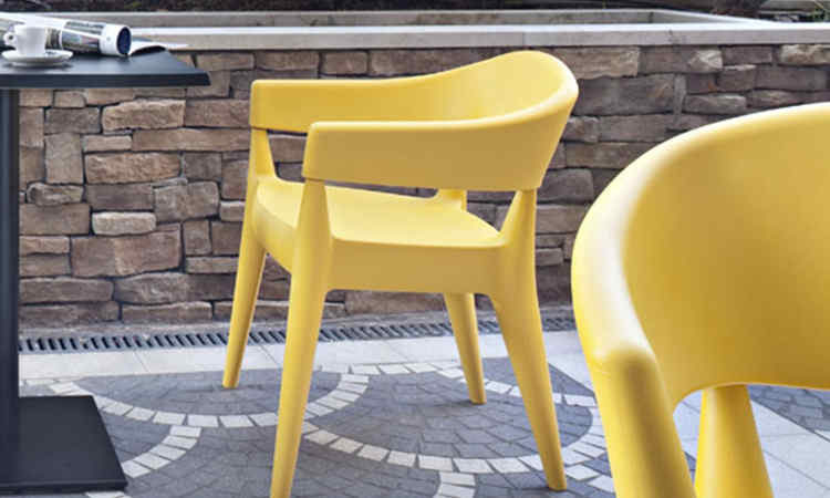 Jo, poltroncina moderna per l'arredo bar e ristorante