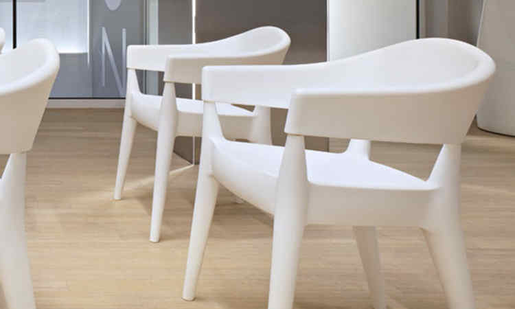 Jo, poltroncina moderna per l'arredo bar e ristorante