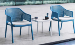 Minush, poltroncina moderna, impilabile, per l'arredo outdoor