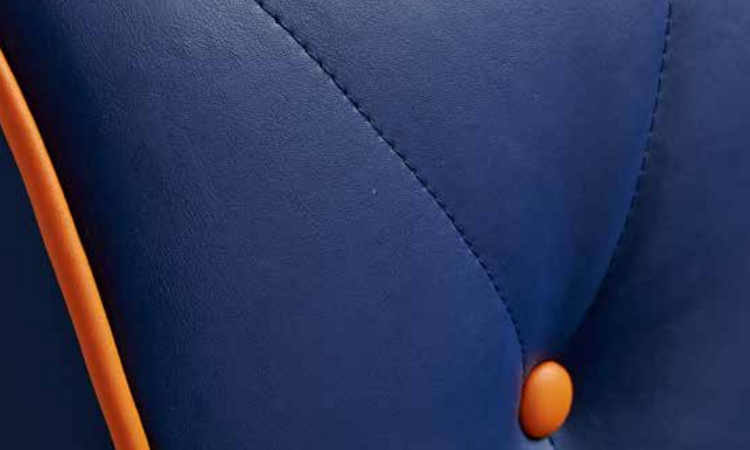 Cast, seduta imbottita con rivestimento in tessuto o ecopelle