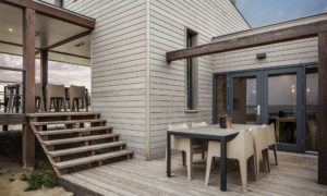 Coccolona, poltrona moderna, impilabile, arredo indoor outdoor