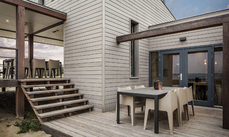 Coccolona, poltrona moderna, impilabile, arredo indoor outdoor
