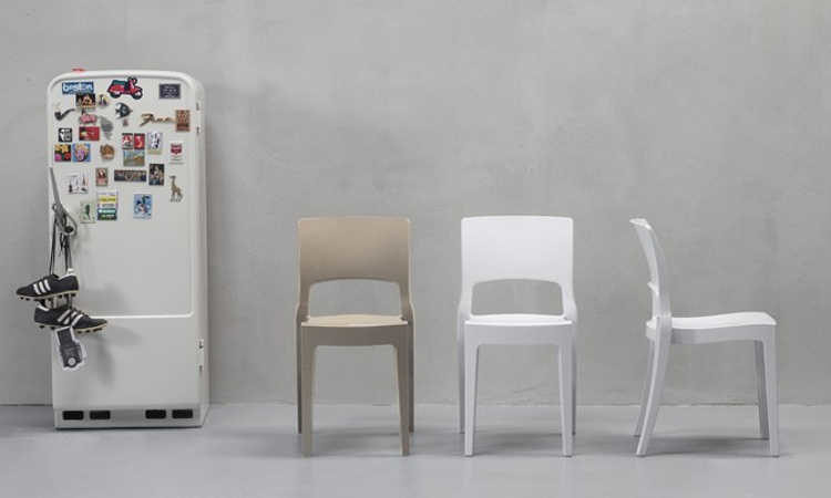 Isy, sedia bar impilabile, per l’arredo contrac indoor e outdoor
