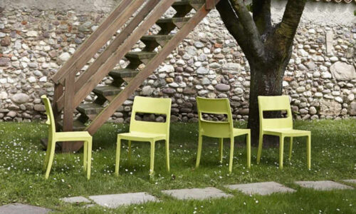 Sai, sedia moderna, impilabile, per l'arredo indoor e outdoor