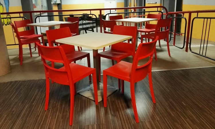 Sai, sedia moderna, impilabile, per l'arredo indoor e outdoor
