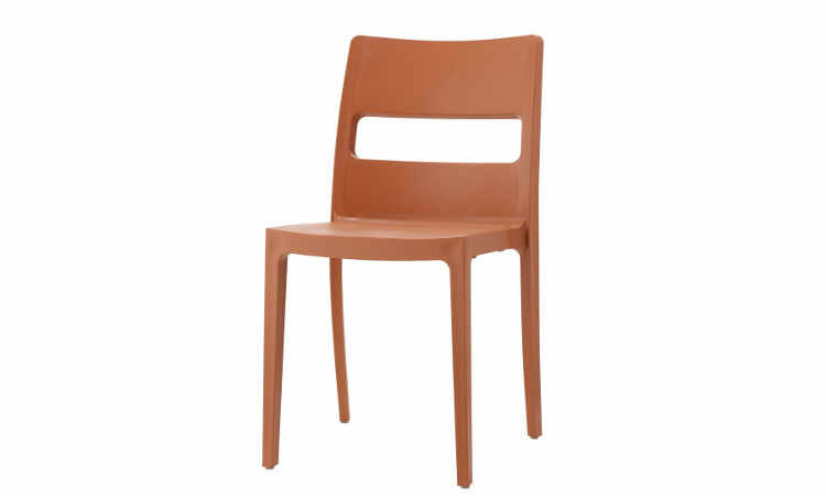 Sai, sedia moderna, impilabile, per l'arredo indoor e outdoor