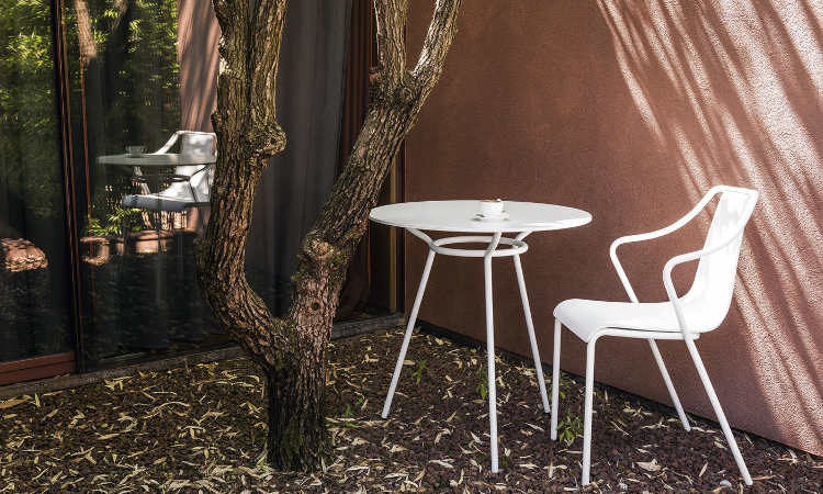 Ola, sedia ristorante impilabile per uso indoor e outdoor