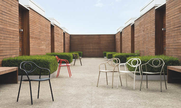 Zahir, poltroncina da giardino in acciaio verniciato