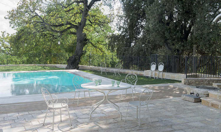 Caprera, sedia da giardino dal design classico