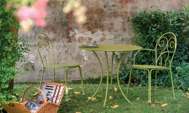 Caprera, sedia da giardino dal design classico