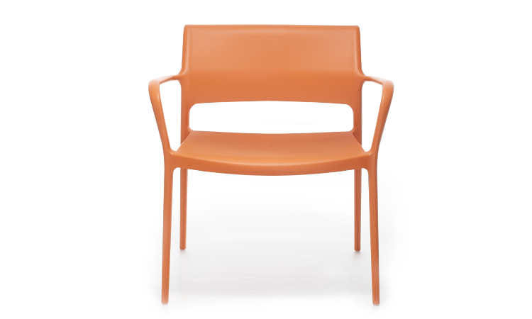 Ara Lounge, poltroncina per l’arredo indoor e outdoor