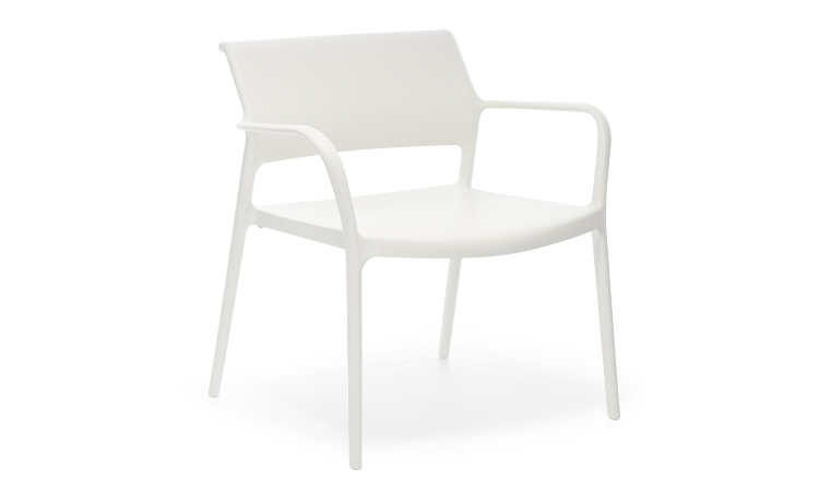 Ara Lounge, poltroncina per l’arredo indoor e outdoor