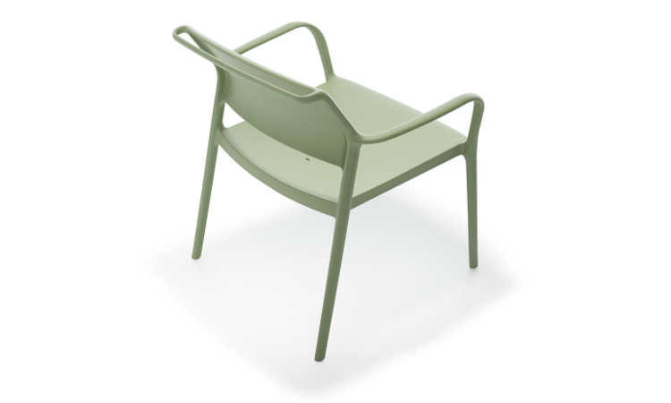 Ara Lounge, poltroncina per l’arredo indoor e outdoor