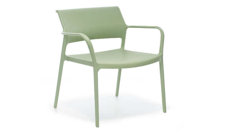 Ara Lounge, poltroncina per l’arredo indoor e outdoor