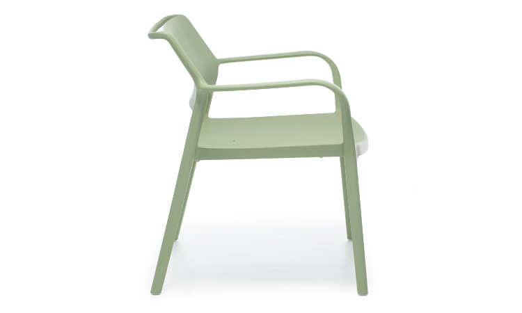 Ara Lounge, poltroncina per l’arredo indoor e outdoor