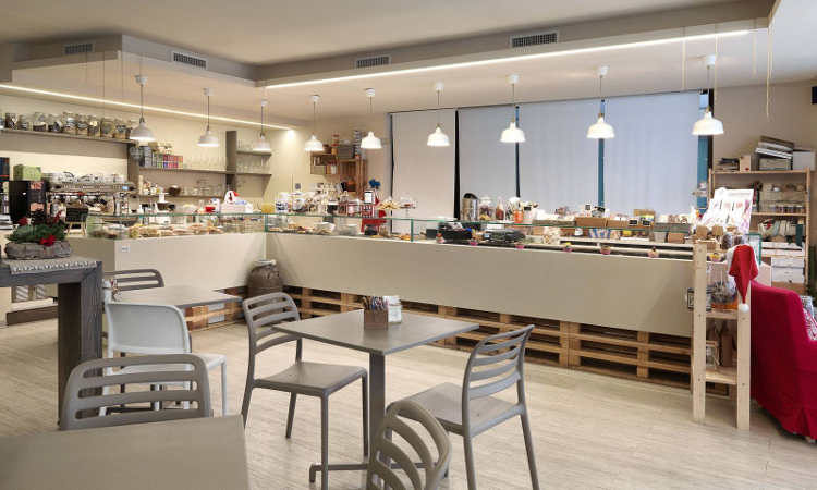 Costa, sedia bar Impilabile per l'arredo indoor e outdoor