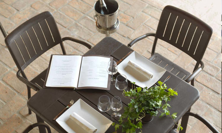 Musa, sedia con braccioli, impilabile, per l'arredo outdoor