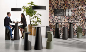 Fura Dining, tavolo in polietilene per l’arredo indoor e outdoor