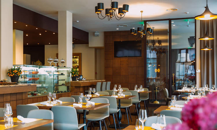 Liù, sedia ristorante Imbottita per ambienti interni