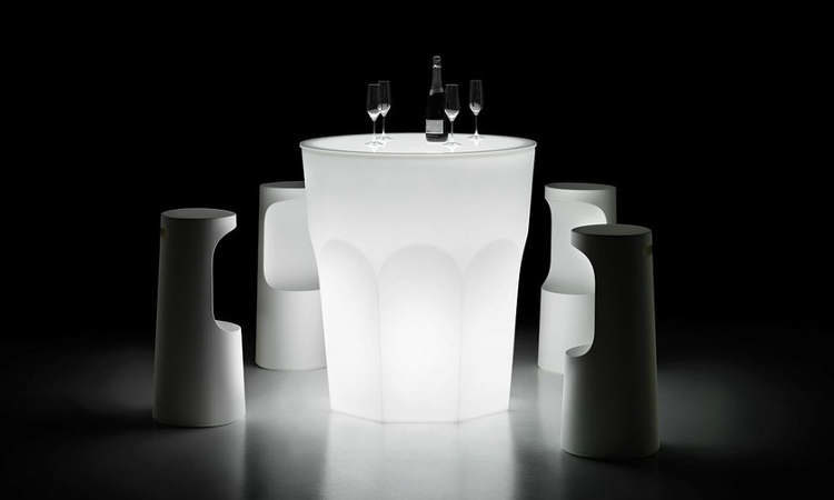 Cubalibre, tavolo luminoso per l'arredo di locali e bar