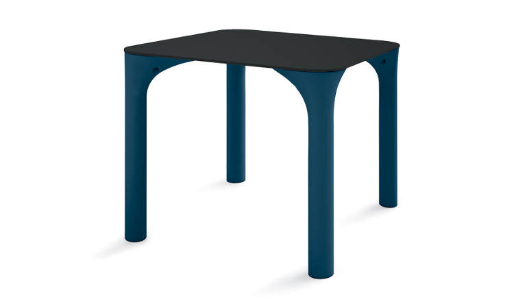 Pure, tavolo quattro gambe per l'arredo indoor e outdoor