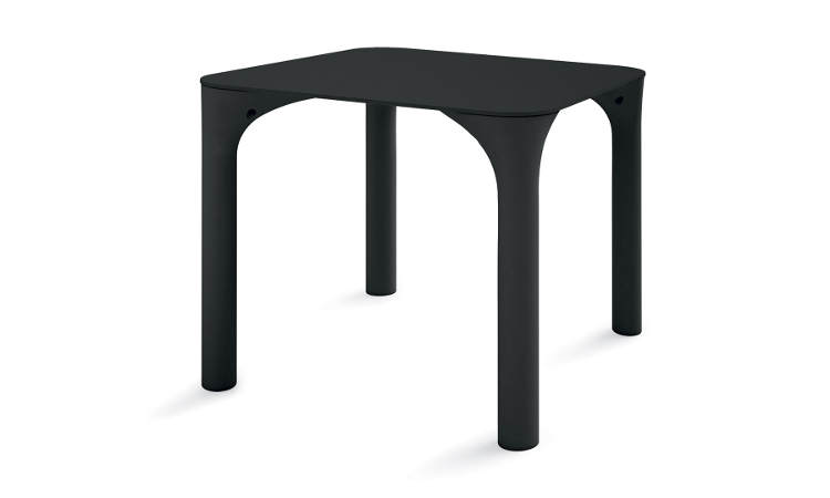 Pure, tavolo quattro gambe per l'arredo indoor e outdoor