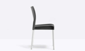Ice, sedia impilabile per l'arredo indoor e outdoor