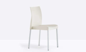 Ice, sedia impilabile per l'arredo indoor e outdoor
