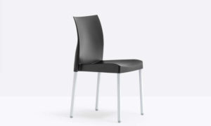 Ice, sedia impilabile per l'arredo indoor e outdoor
