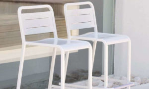 Urban, sgabello in alluminio per l'arredo outdoor